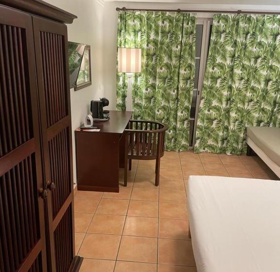 Triple Room Sea View, Village De Vacances Sainte Luce, Mon Diams Grenat