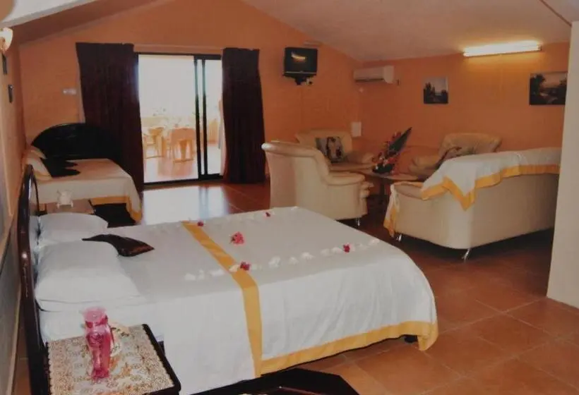سوییت خانوادگی, Sm Lodge