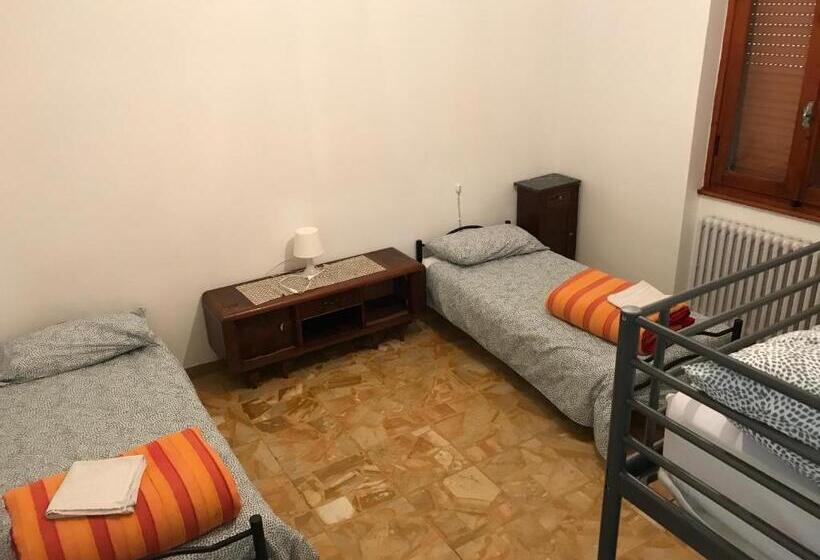 バス共有のスタンダードルーム, B&b E Locazioni Turistiche Antico Borgo Toscano