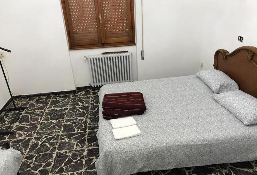 اتاق استاندارد با سرویس بهداشتی مشترک, B&b E Locazioni Turistiche Antico Borgo Toscano