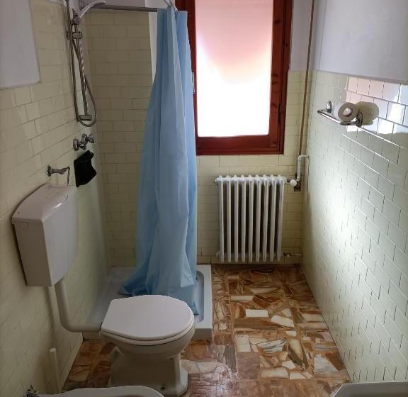اتاق استاندارد با سرویس بهداشتی مشترک, B&b E Locazioni Turistiche Antico Borgo Toscano
