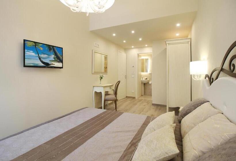 اتاق لوکس با بالکن, Lucca In Chic   No Ztl   Free Parking   Old City At 10min By Walk