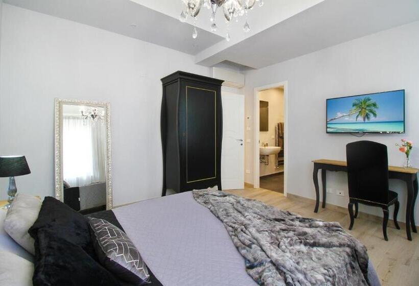 اتاق لوکس با تخت بزرگ, Lucca In Chic   No Ztl   Free Parking   Old City At 10min By Walk