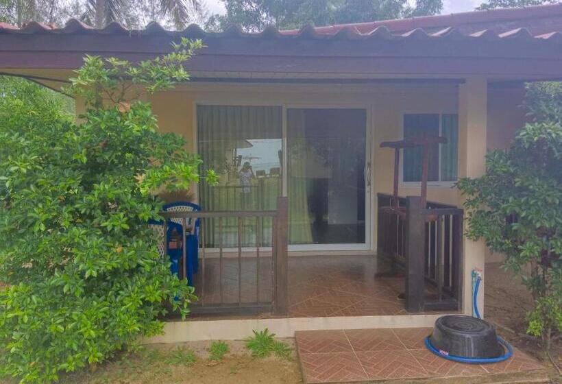 Бунгало Стандарт Вид на Сад, Pranee Beach Bungalows