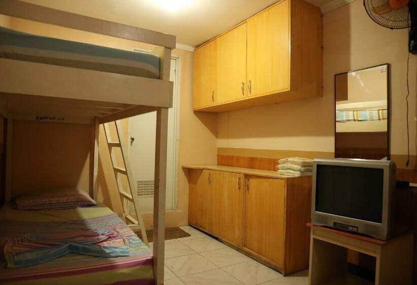 غرفة قياسية, Luna Netflix Chill Jomckayl Apartelle