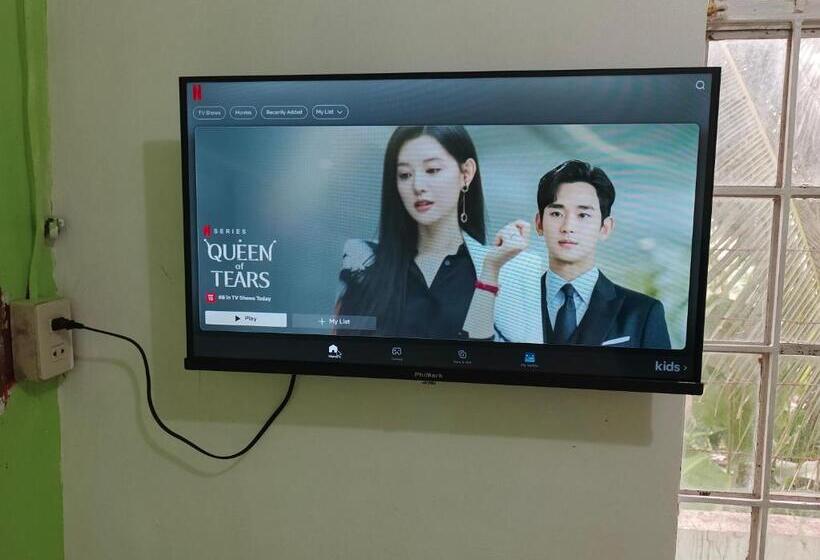 غرفة قياسية, Luna Netflix Chill Jomckayl Apartelle