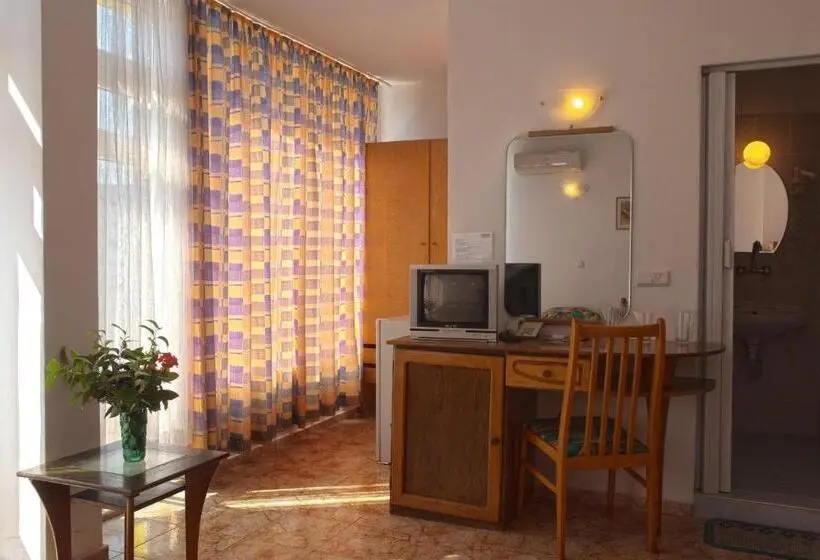 Standard-huone, Sunny Varshava