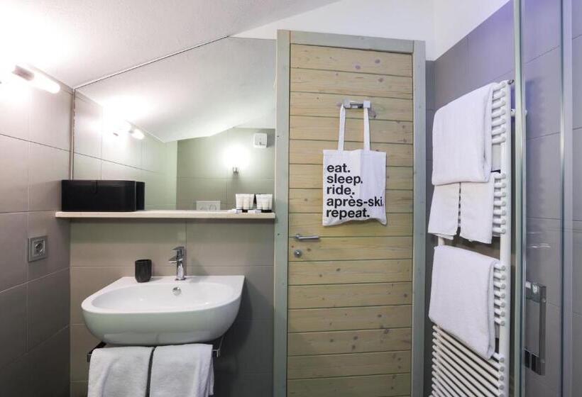 اتاق استاندارد با چشمانداز کوهستان, Super G