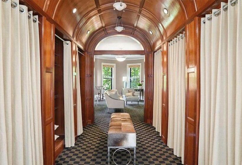 Люкс с гидромассажем, Clarendon Square