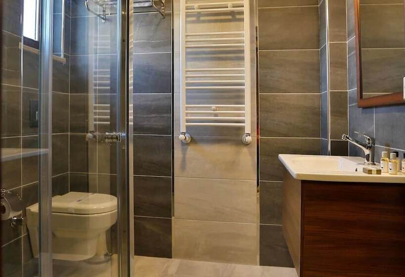 اتاق خانوادگی, Kule