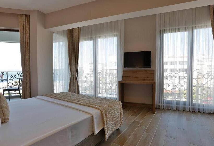 اتاق لوکس با چشمانداز دریا, Kule