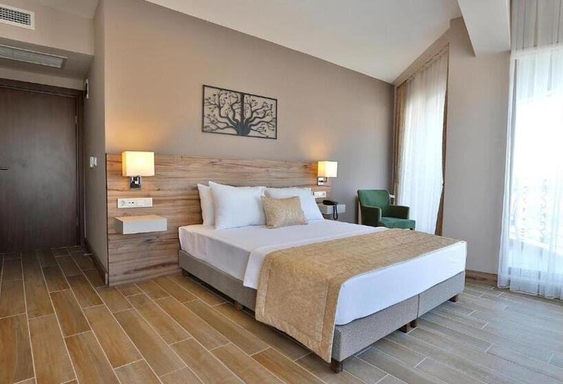 اتاق لوکس با چشمانداز دریا, Kule