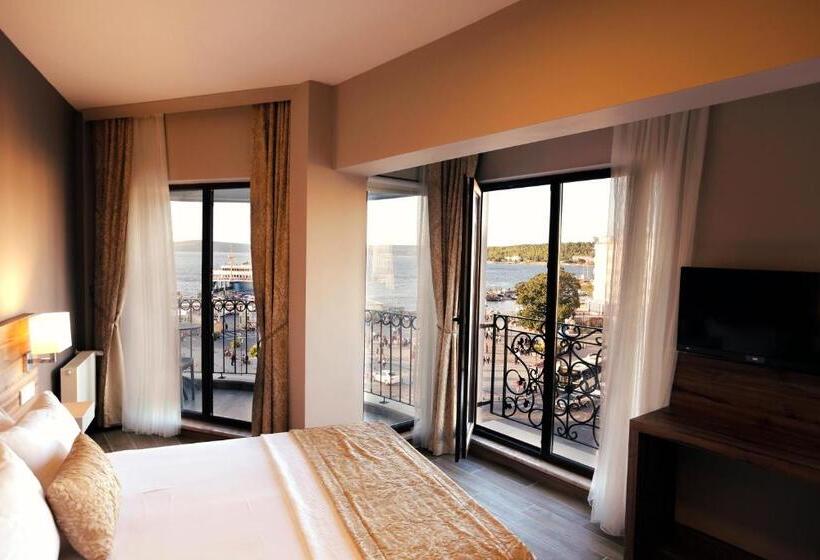 اتاق لوکس با چشمانداز دریا, Kule