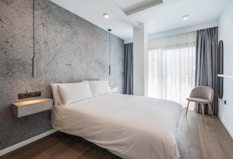 スタンダードルーム, The Orange House Boutique Hotel And Upstairs Rooftop Bar   Brand New