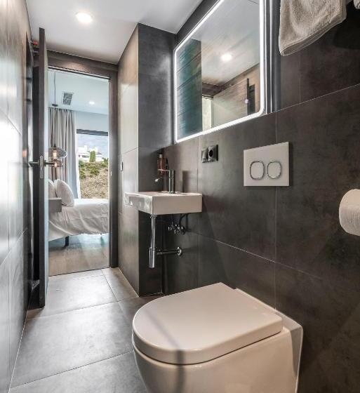 Номер Deluxe Вид на Море с Балконом, The Orange House Boutique Hotel And Upstairs Rooftop Bar   Brand New