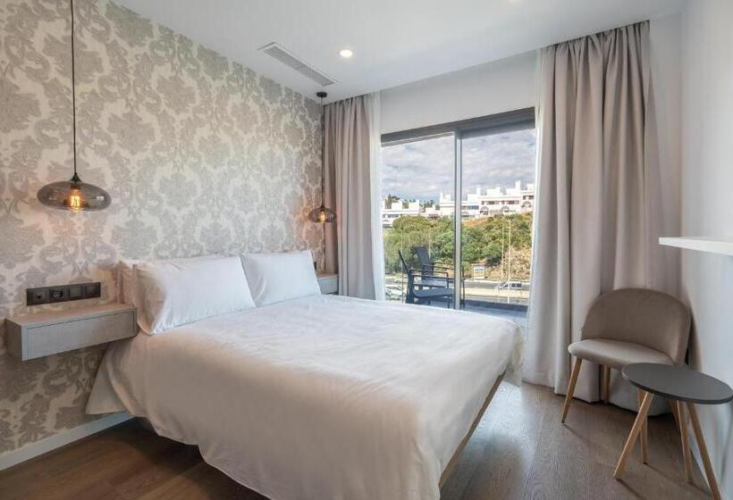 オーシャンビューデラックスルームバルコニー付き, The Orange House Boutique Hotel And Upstairs Rooftop Bar   Brand New