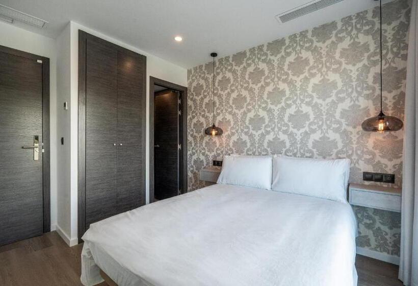 オーシャンビューデラックスルームバルコニー付き, The Orange House Boutique Hotel And Upstairs Rooftop Bar   Brand New