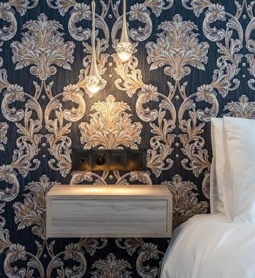 Номер Deluxe, The Orange House Boutique Hotel And Upstairs Rooftop Bar   Brand New