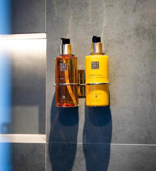 Семейный Номер, The Orange House Boutique Hotel And Upstairs Rooftop Bar   Brand New