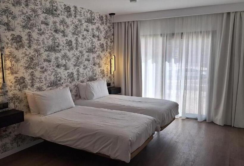 ファミリールーム, The Orange House Boutique Hotel And Upstairs Rooftop Bar   Brand New