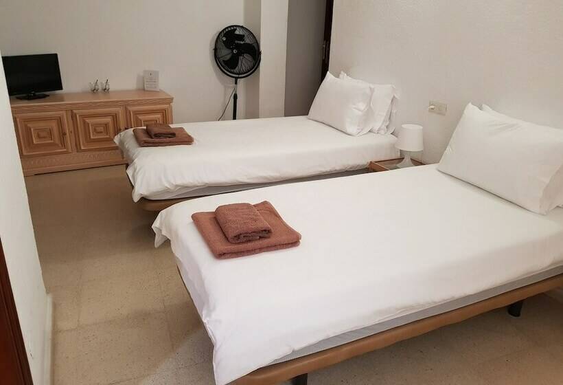 スタンダードルーム, The Orange House Boutique Hotel And Upstairs Rooftop Bar   Brand New