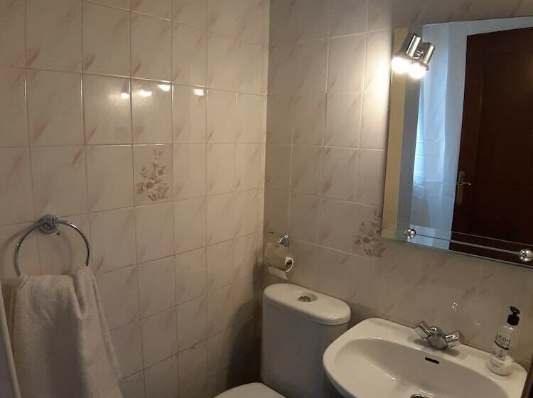 スタンダードルーム, The Orange House Boutique Hotel And Upstairs Rooftop Bar   Brand New