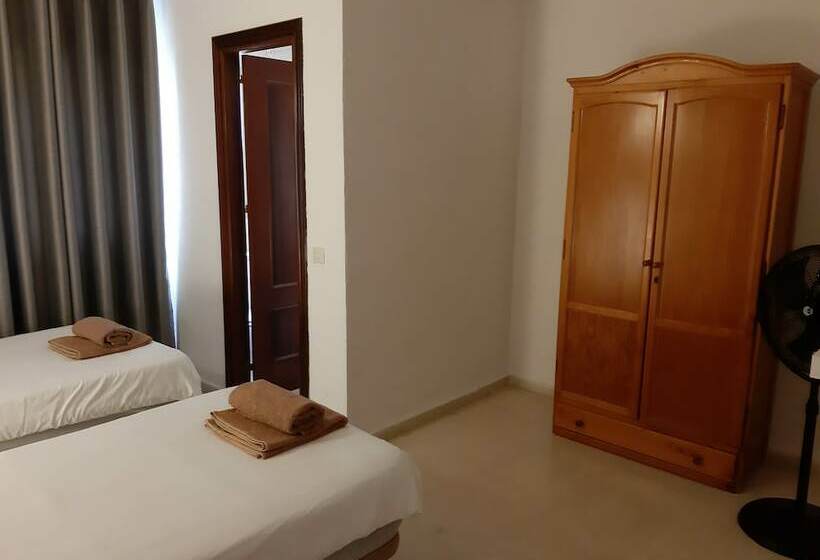 スタンダードルーム, The Orange House Boutique Hotel And Upstairs Rooftop Bar   Brand New