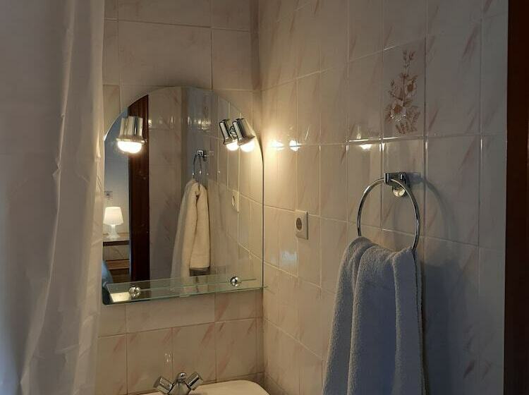 スタンダードルーム, The Orange House Boutique Hotel And Upstairs Rooftop Bar   Brand New