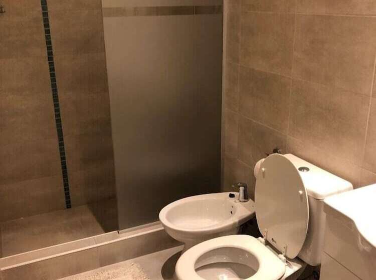 استودیوی پریمیوم, Ayres Village Apart