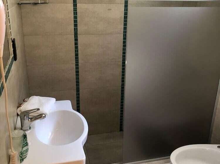 استودیوی پریمیوم, Ayres Village Apart