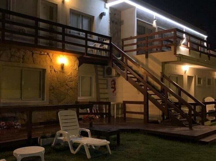 استودیوی پریمیوم, Ayres Village Apart