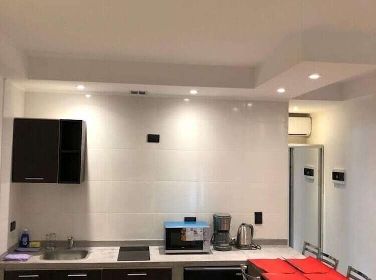 استودیوی پریمیوم, Ayres Village Apart