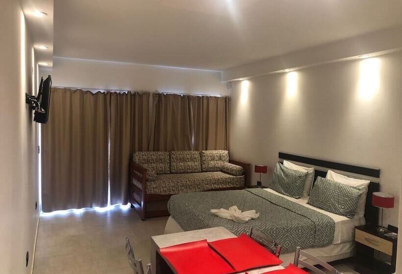 استودیوی پریمیوم, Ayres Village Apart