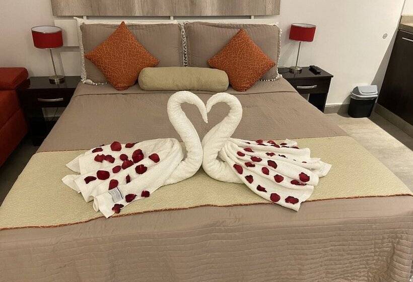 استودیوی پریمیوم, Ayres Village Apart