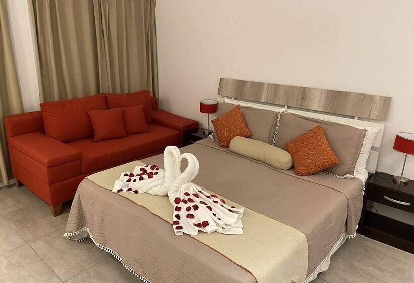 استودیوی پریمیوم, Ayres Village Apart