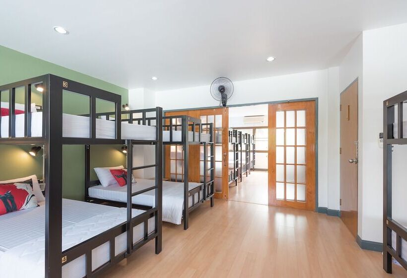 اتاق خانوادگی با سرویس بهداشتی مشترک, Baansu Hostel