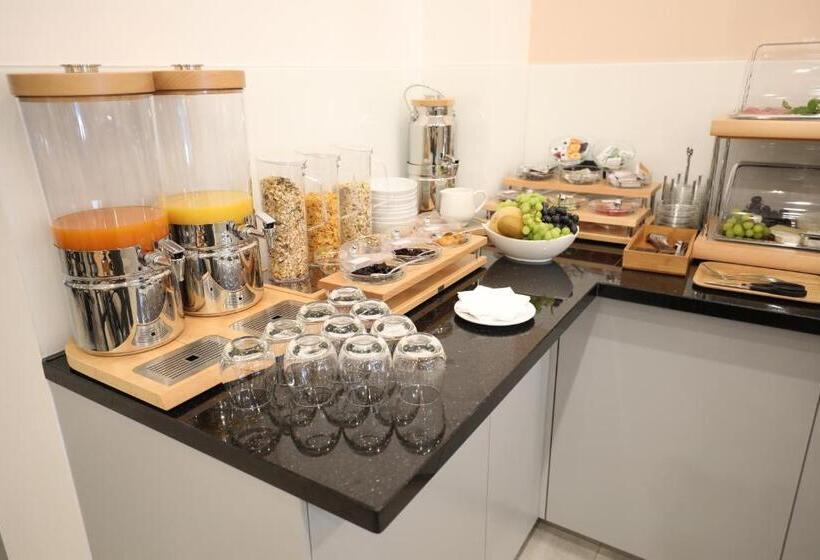 סטודיו משפחתי, Sleep Inn Dusseldorf