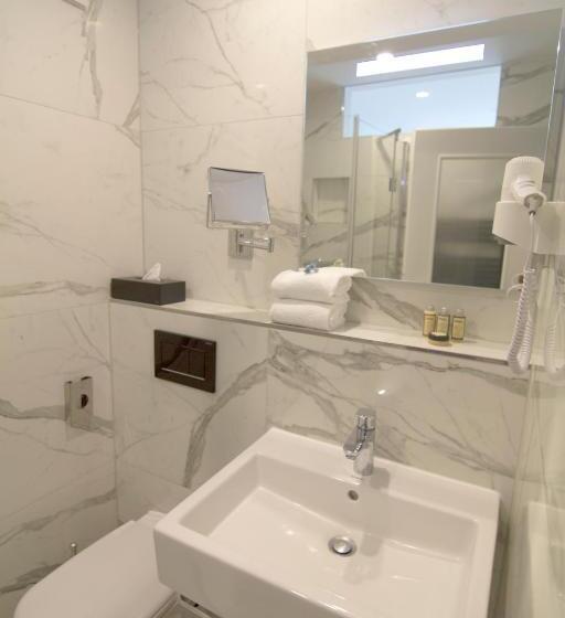 اتاق لوکس با تخت بزرگ, Sleep Inn Dusseldorf