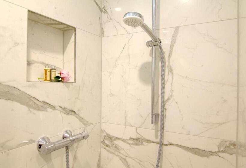 اتاق لوکس با تخت بزرگ, Sleep Inn Dusseldorf