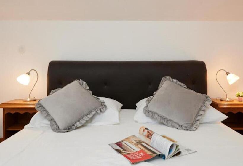 إستوديو قياسى, Guesthouse Ana Trogir Old Town