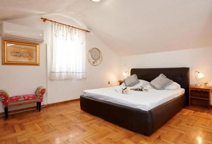 스탠다드 스튜디오, Guesthouse Ana Trogir Old Town