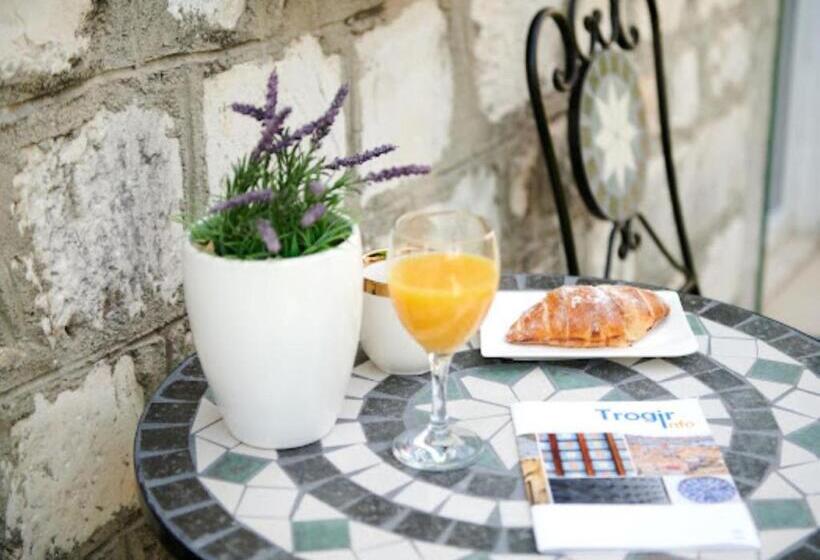 إستديو قياسى مزود بشرفة, Guesthouse Ana Trogir Old Town