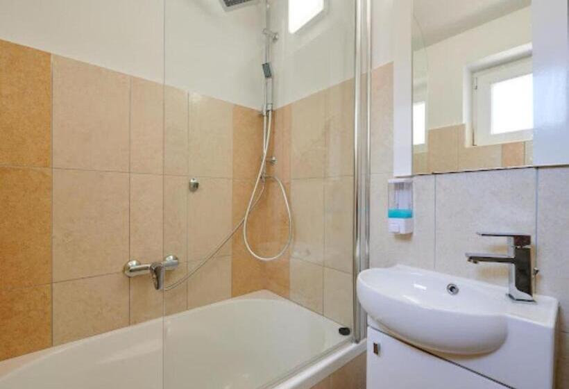 إستديو قياسى مزود بشرفة, Guesthouse Ana Trogir Old Town