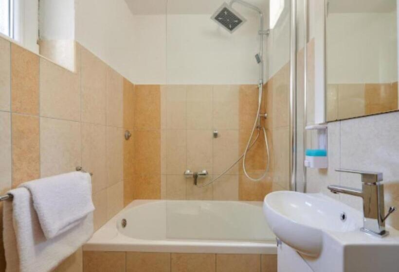 إستديو قياسى مزود بشرفة, Guesthouse Ana Trogir Old Town