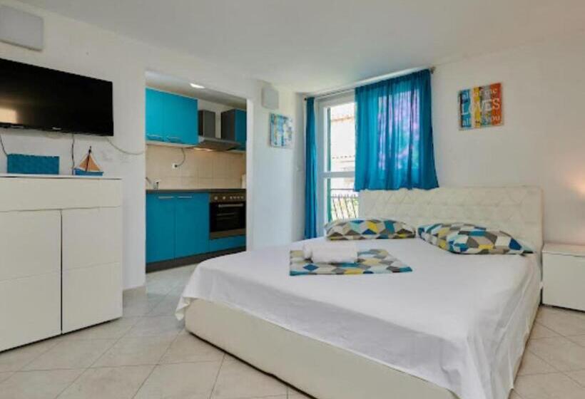 إستديو قياسى مزود بشرفة, Guesthouse Ana Trogir Old Town