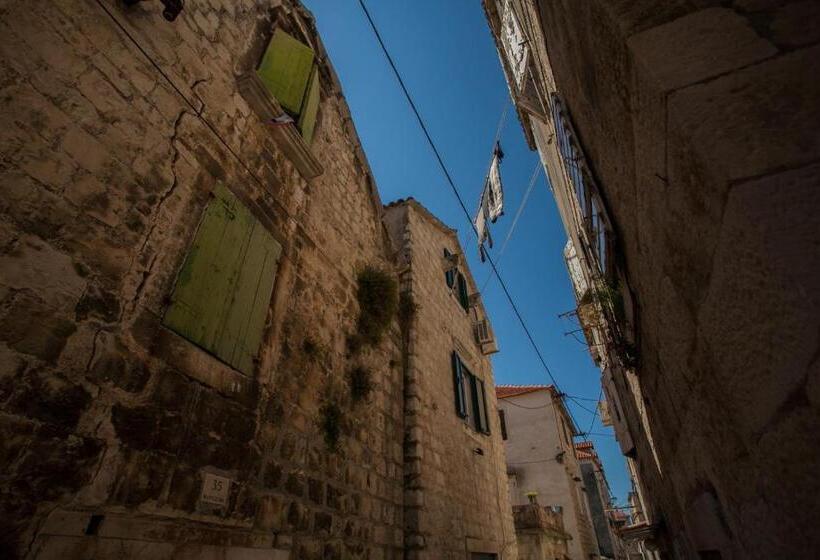 منزل غرفة نوم واحدة, Guesthouse Ana Trogir Old Town