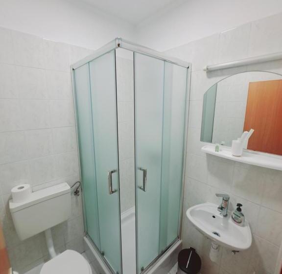 اتاق استاندارد سه تخته با بالکن, Guesthouse Varnica