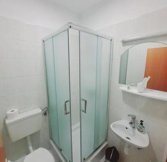 バルコニー付きスタンダードトリプルルーム, Guesthouse Varnica