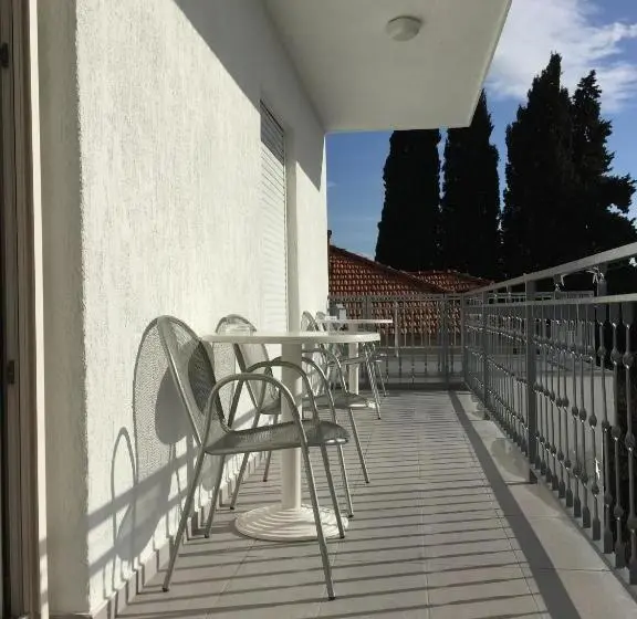 バルコニー付きスタンダードトリプルルーム, Guesthouse Varnica