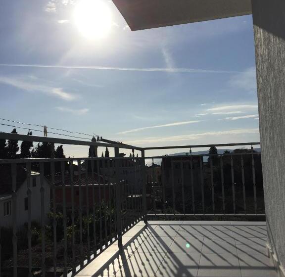 اتاق استاندارد سه تخته با بالکن, Guesthouse Varnica